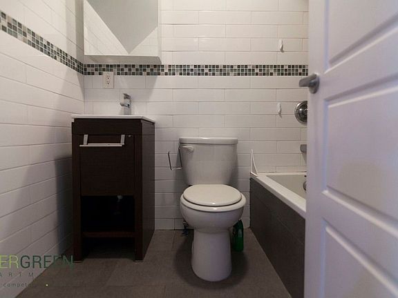 5th image of 1347 De Kalb Ave #1P