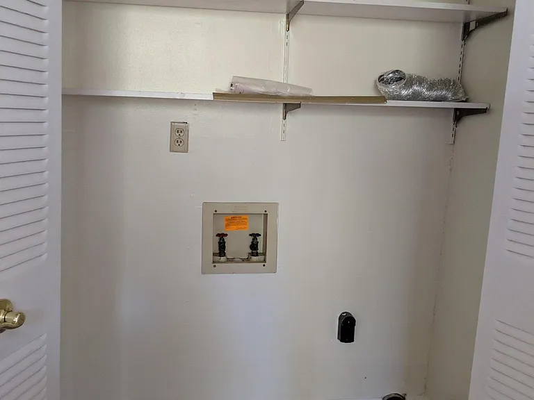 124 Five Oaks Dr — Photo 5