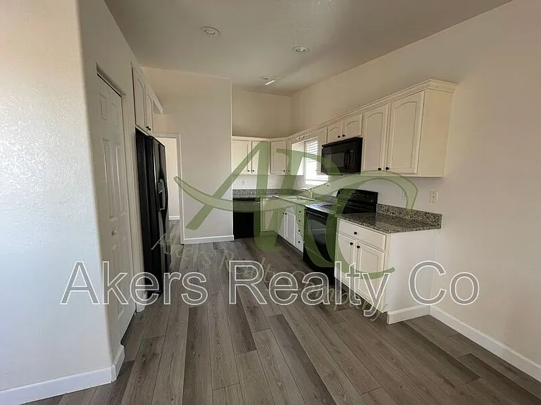 951 S Harmony Ln — Photo 11