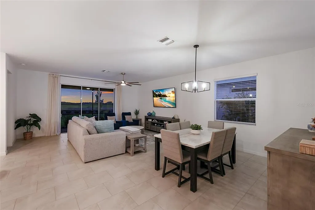 4 bed, 3.0 bath, 2036 sqft, $2,800 — Photo 4