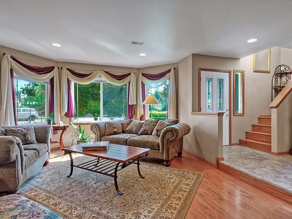 4th image of 16606 Spruce Way