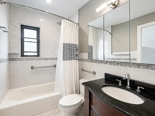 Bathroom, photo 2