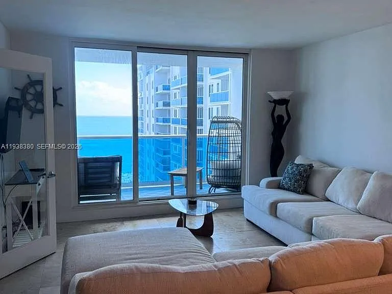 2301 Collins Ave #1425 — Photo 7
