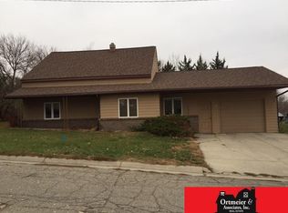 718 Ann St, Howells, NE 68641