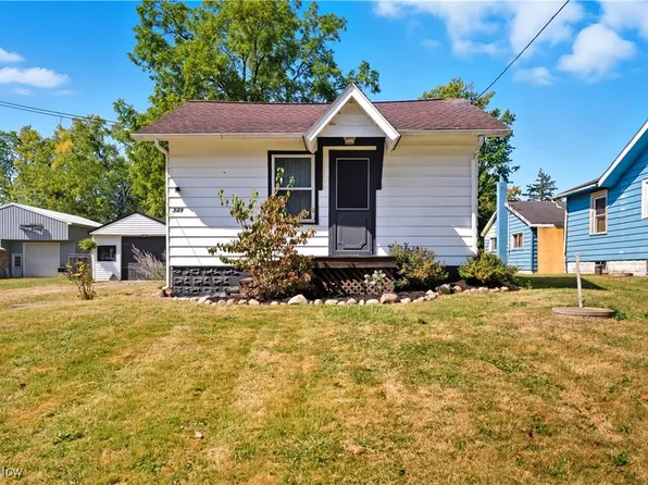 589 Briggs Rd, Leavittsburg, OH 44430