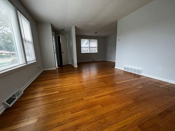 4th image of 15105 Evers St