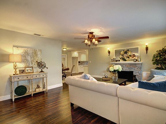 3rd image of 1625 La Playa Way