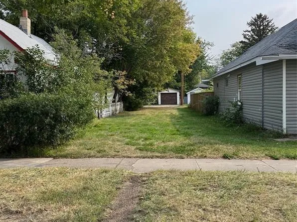 320 J AVENUE S, Saskatoon, SK S7M 2A5