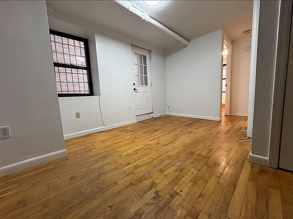5th image of 128 Thompson St #2B