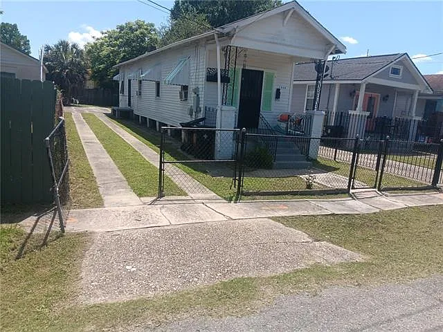 2 bed, 1.0 bath, 975 sqft, $1,475 — Photo 2