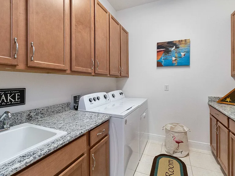 2557 Yellow Brick Rd — Photo 8