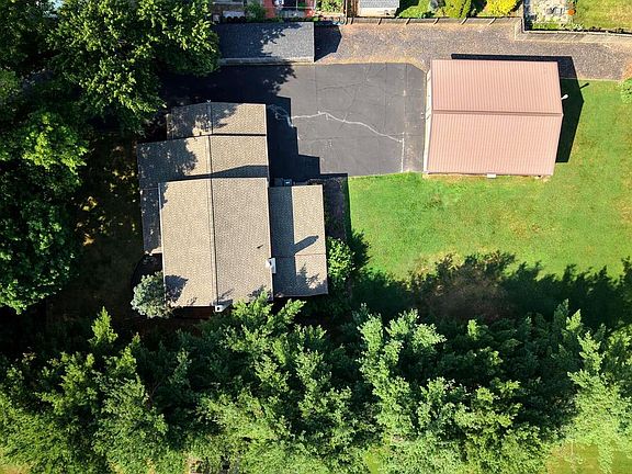 3rd image of 571 Township Line Rd