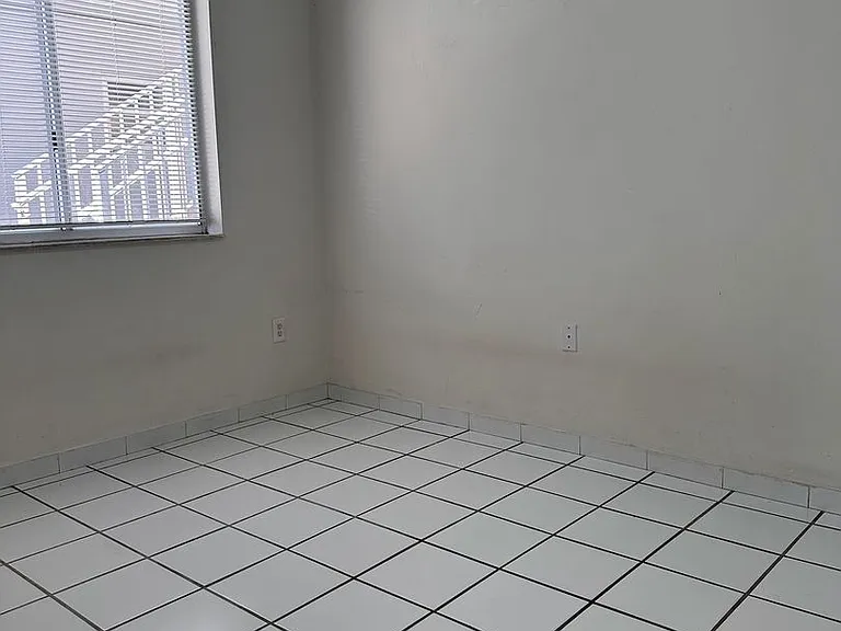 Kina Hialeah Apartments — Photo 17