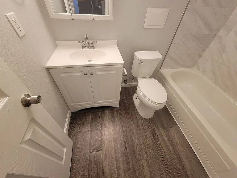 Elm Grove Apartments — Photo 11