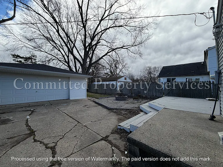 24382 Columbus Ave — Photo 10