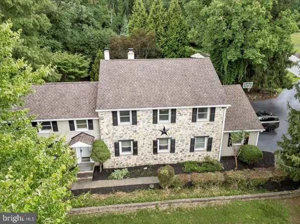 135 Fox Valley Ln, Glen Mills, PA 19342