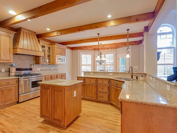5th image of 6538 Robin Hollow Dr