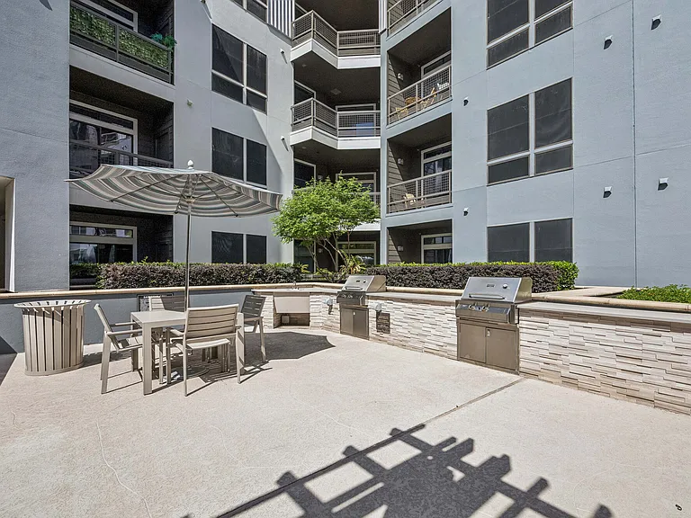 Aston Post Oak — Photo 4