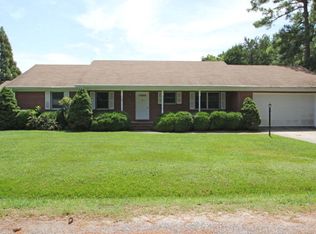 43 Comanchee Ln, Kilmarnock, VA 22482