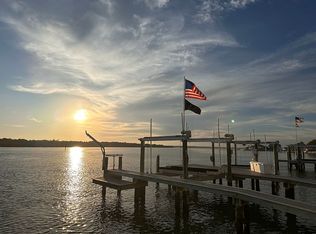 916 Bay Point Dr, Madeira Beach, FL 33708