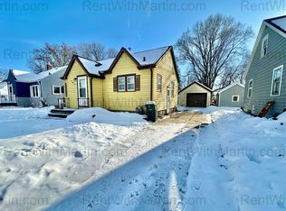 657 Dawson St, Waterloo, IA 50703