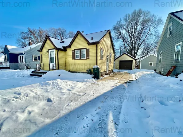 657 Dawson St, Waterloo, IA 50703