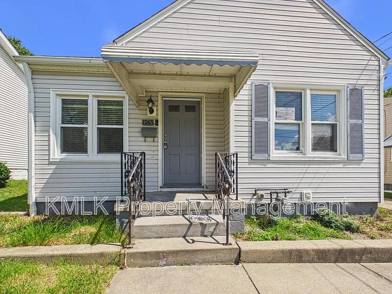 3 bed, 1.0 bath, 1111 sqft, $1,390 — Photo 3
