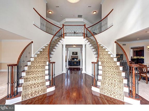 3rd image of 107 Oriole Ln