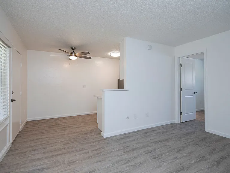 Aztec Pacific Apartments — Photo 74