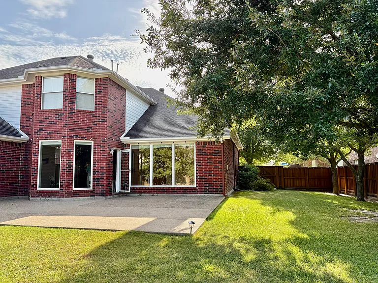2720 Millwood Dr — Photo 10