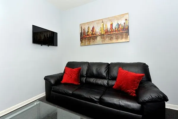 Rented by Eisenberg Exclusives | media 47