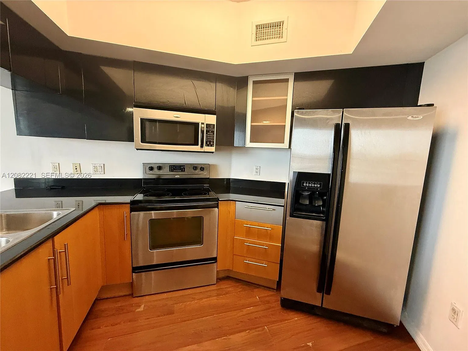 Opera Tower Condo — Photo 2