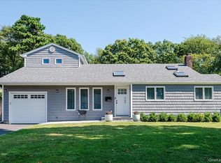 949 Gardiner Dr, Bay Shore, NY 11706