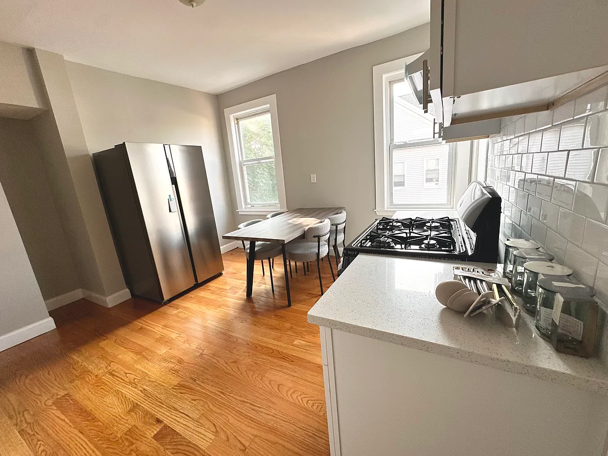 Building Photo - 296-300 Bowdoin St #1