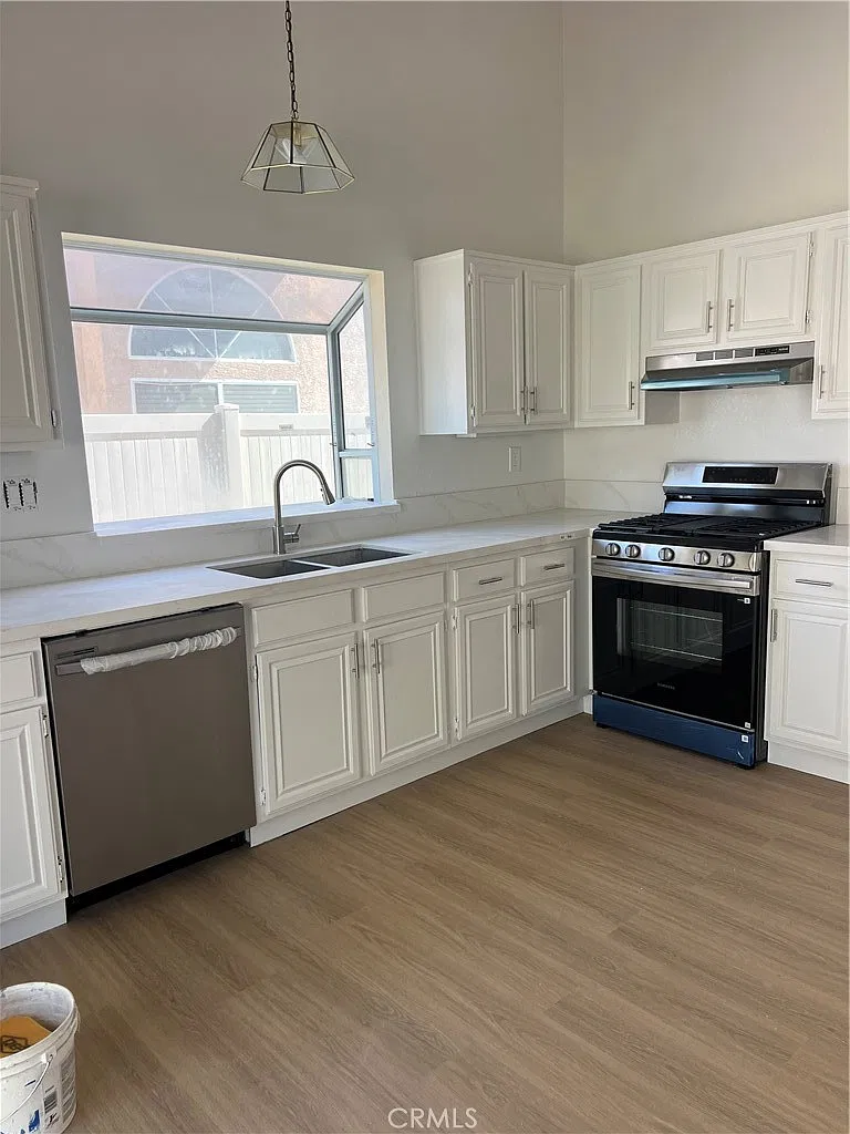 4 bed, 1817 sqft, $2,850 — Photo 2