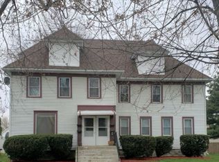 207 N State St APT 4, Genoa, IL 60135