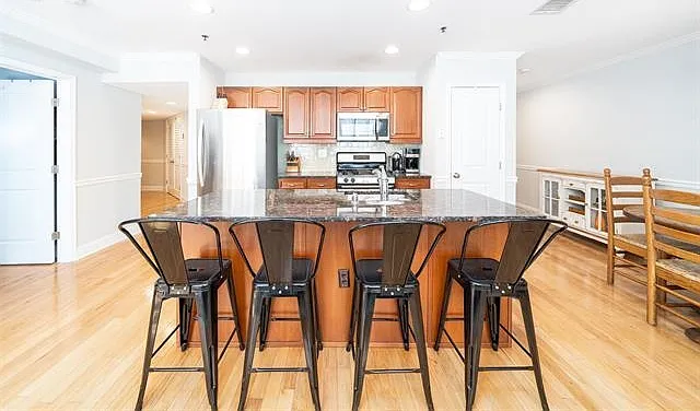 1331 Grand St #307 — Photo 5
