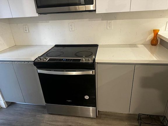 4th image of 843 SW 20th St #843