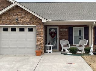 1103 Applebrook Dr, Rossville, GA 30741