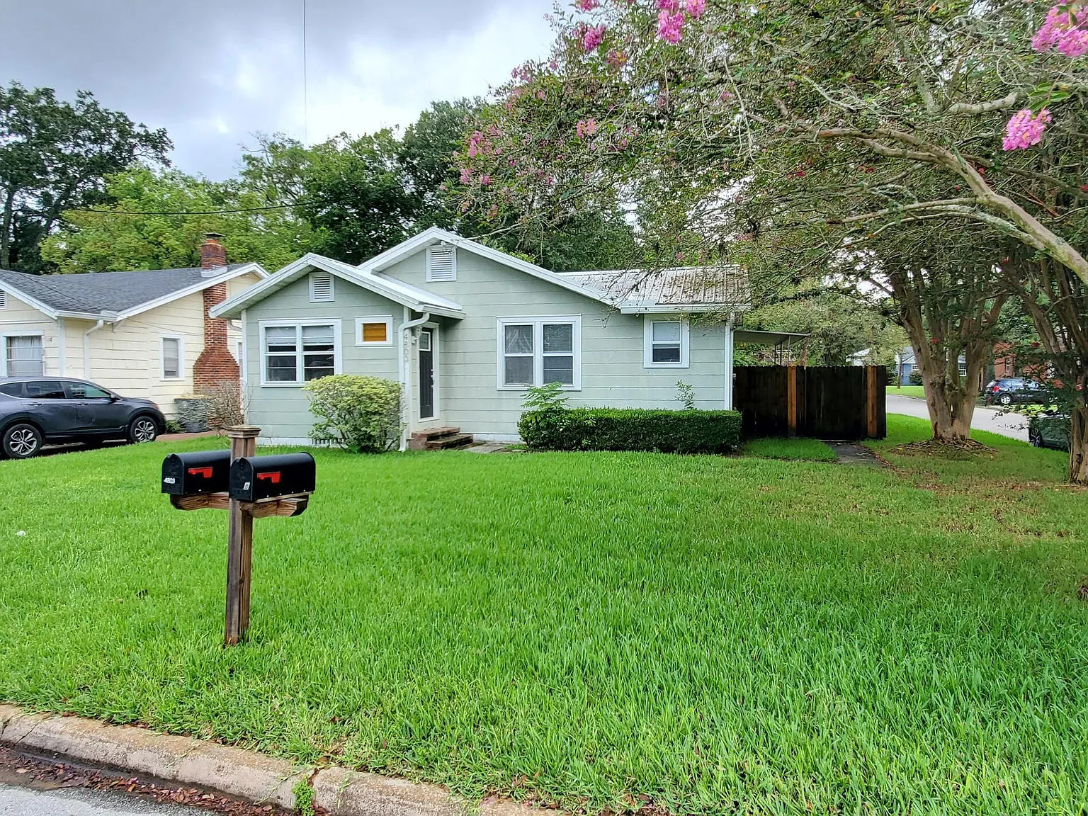 3 bed, 1.0 bath, 1578 sqft, $1,895 — Photo 1