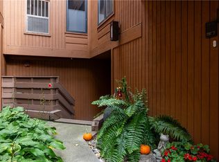 25080 Mill River Rd, Olmsted Falls, OH 44138