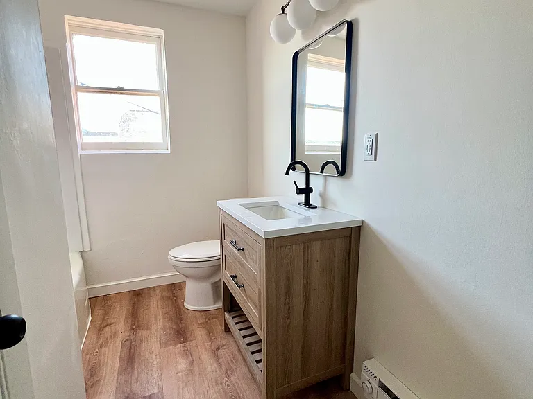 134 N Sibley Ave E — Photo 6