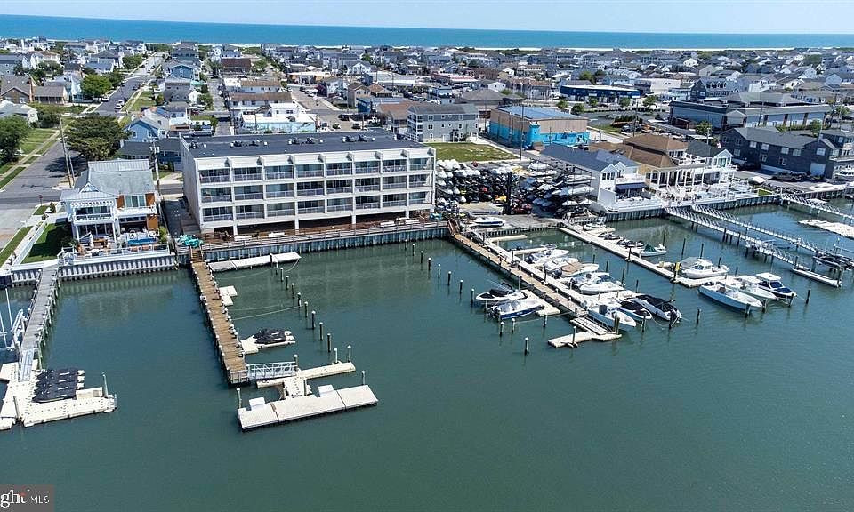 1st image of 3007 Bayshore Ave Unit 4