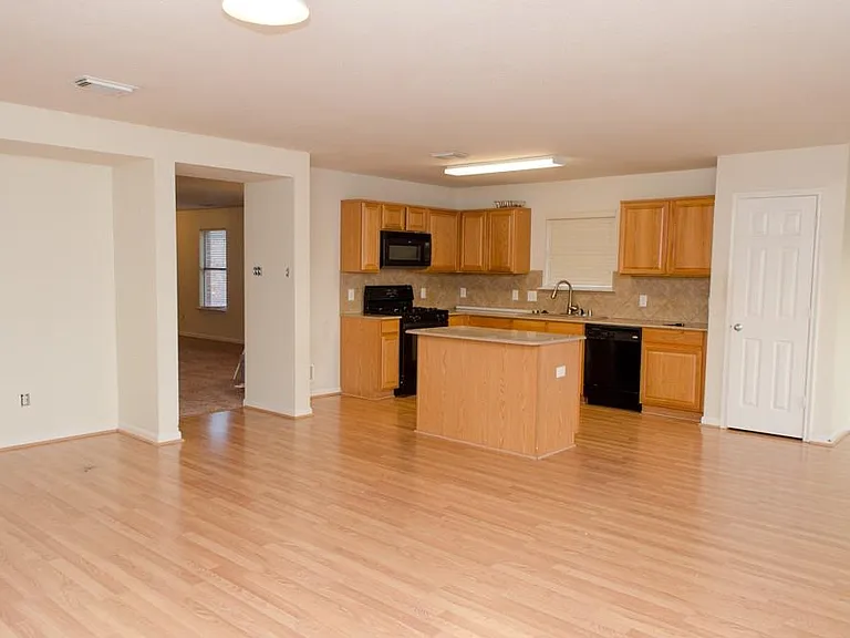 19510 Remington Martin Dr — Photo 8