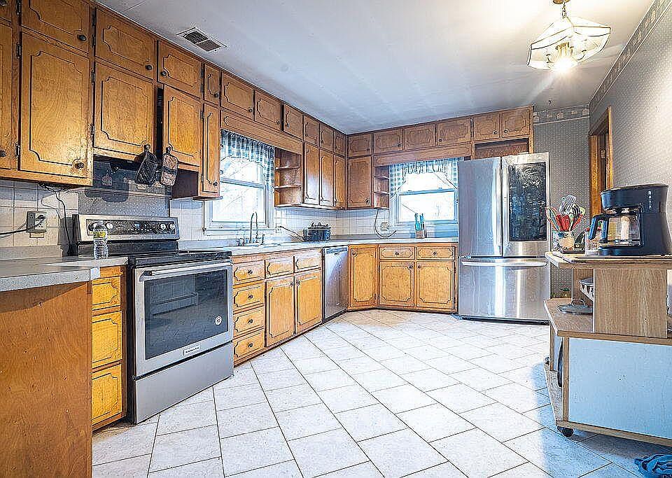 2nd image of 103 N North St