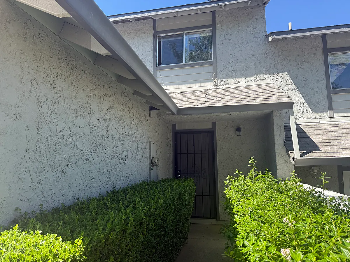Building Photo - 125 Amberidge Dr