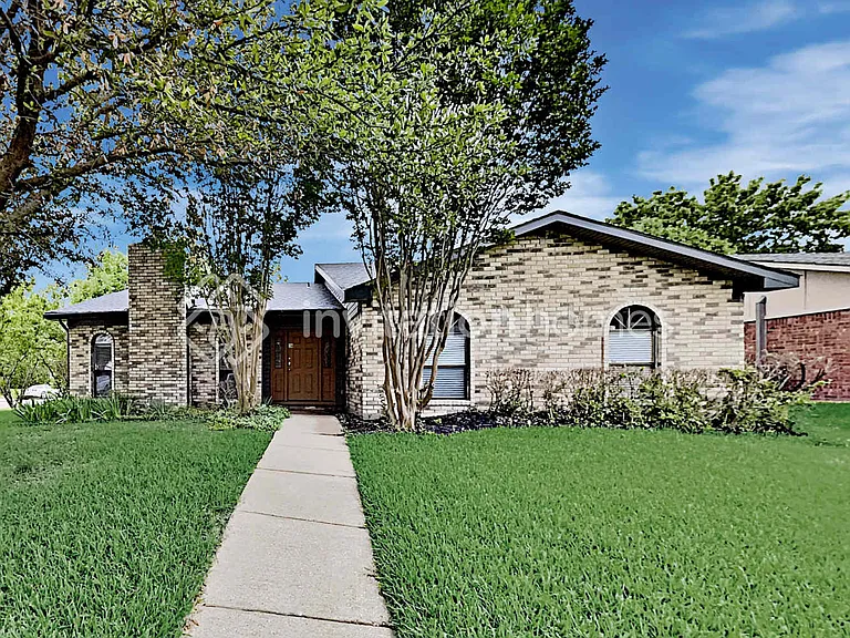 1217 Lombardy Dr — Photo 1