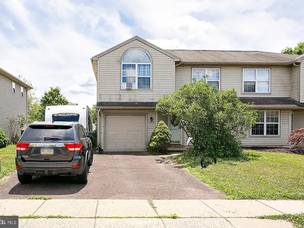 1107 School House Ln, Quakertown, PA 18951