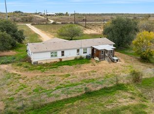 300 County Road 307, Floresville, TX 78114