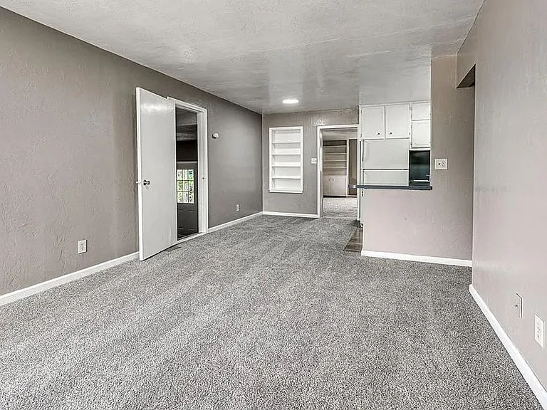 313 E Northrup Dr — Photo 3